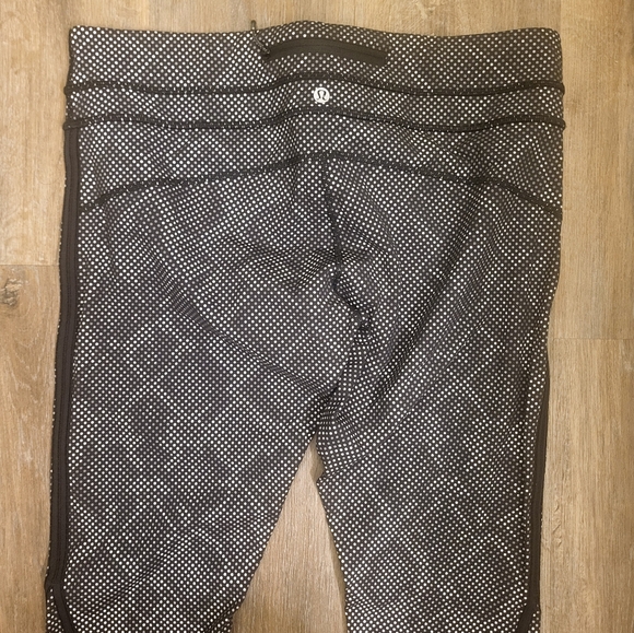 RARE Lululemon Pace Tight(Luxtreme)  Lights Out Black/Ravish Reptile Silver 12 - Picture 13 of 15